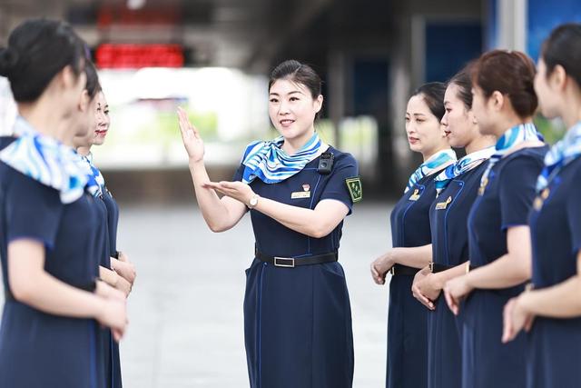吉林长春:"动姐"礼仪培训服务暑运