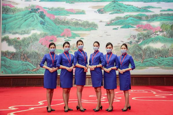 70名东航空中乘务员今天亮相&ldquo;四叶草&rdquo; 倾情准备第四届进博会礼仪引导服务