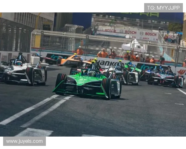 上海足球队以75分领跑世界锦标赛积分榜展现强大实力