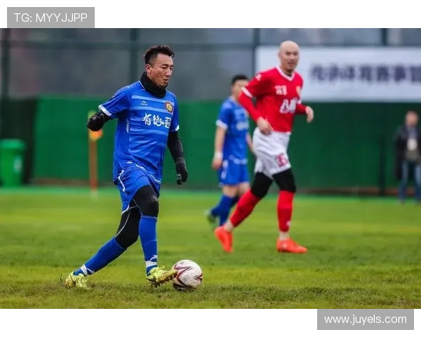中国老足球明星区的传奇岁月与新一代球员的传承之路