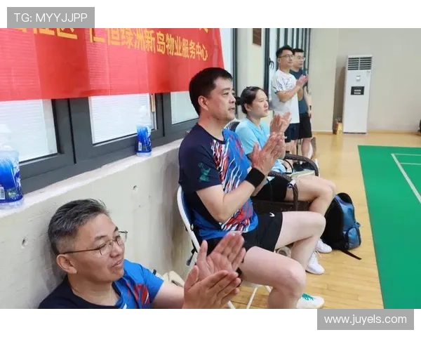 全国锦标赛回顾：杭州羽毛球队展现出强大实力与团队精神的精彩表现