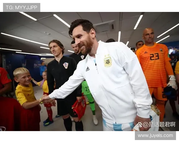 全球足球界哀悼传奇球星离世引发球迷深切怀念与追思