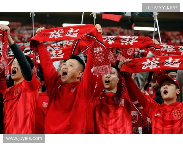 足球巨星加盟中国联赛精彩瞬间回顾与球迷互动热潮分析