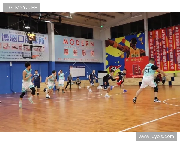 成都篮球队节奏变革引发热议球迷期待新战术带来的精彩表现