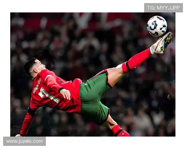 丹麦足球明星高个子球员的传奇故事与成就分析