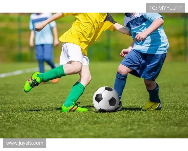 众足球明星联袂演绎耐克广告展现激情与梦想的完美结合